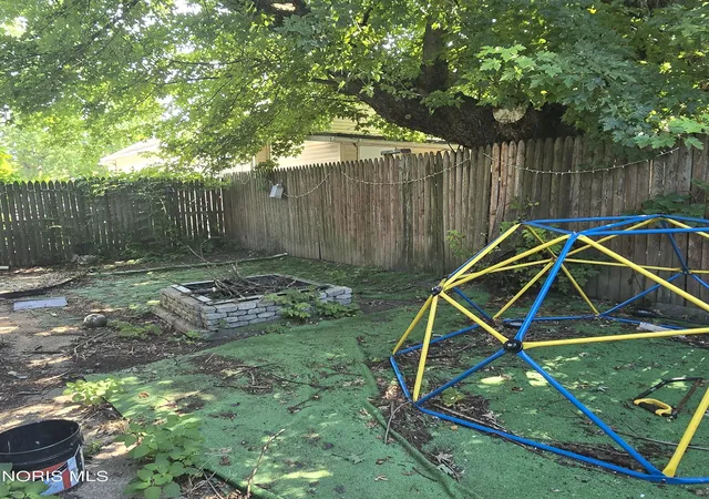 Photo 3 of Single family home for sale at 907 Holgate Ave, Defiance, OH 43512 | MLS# 10011542 | Listing updated on 2026-09-23