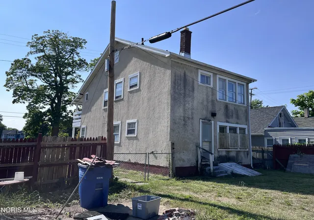 Photo 3 of Multi family home for sale at 3146 Cambridge St, Toledo, OH 43610 | MLS# 10011577 | Listing updated on 2026-08-31