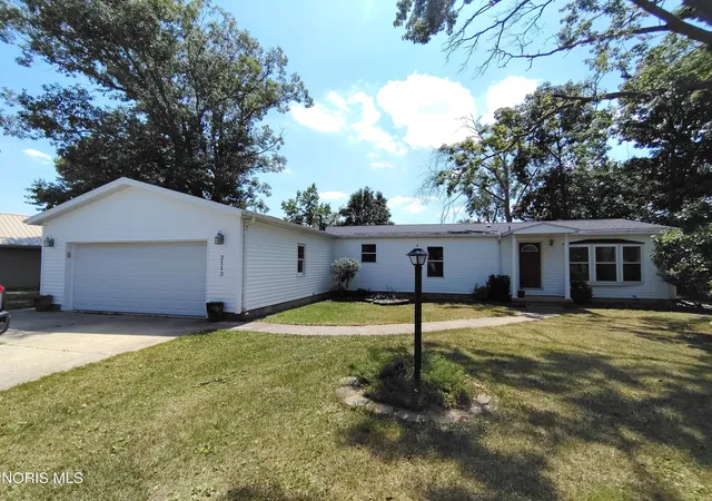 Photo 1 of Single family home for sale at 3113 Sandlewood Dr, Defiance, OH 43512 | MLS# 10011546 | Listing updated on 2026-08-10
