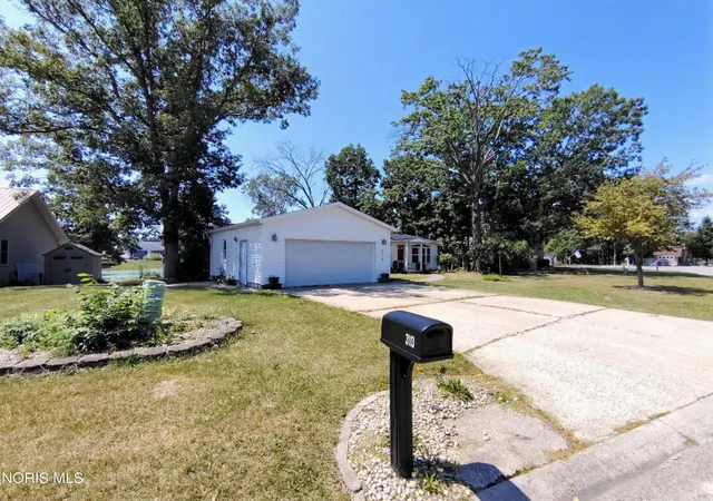 Photo 3 of Single family home for sale at 3113 Sandlewood Dr, Defiance, OH 43512 | MLS# 10011546 | Listing updated on 2026-08-10