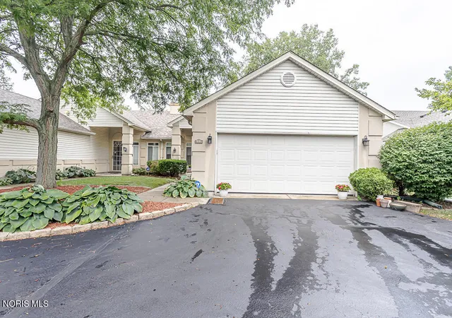 Listing Photo 3 - Condo for sale in building located at 917 Hilltop Ln, Toledo, OH 43615