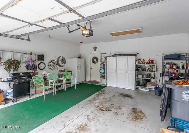Photo 44 of Sale Pending at 917 Hilltop Ln, Toledo, OH 43615 | MLS# 10011550 | Listing updated on 2026-08-27
