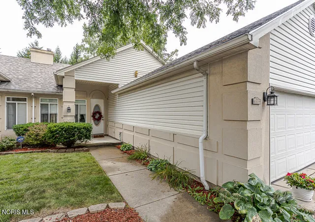 Listing Photo 5 - Condo for sale in building located at 917 Hilltop Ln, Toledo, OH 43615