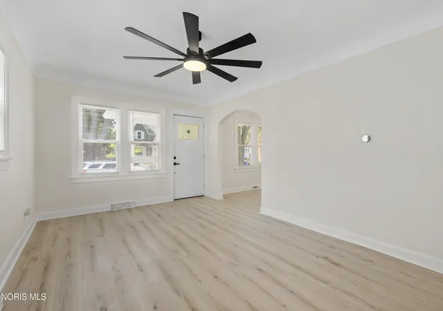 Photo 2 of Single family home for sale at 1039 Wright Ave, Toledo, OH 43609 | MLS# 10011621 | Listing updated on 2026-09-11