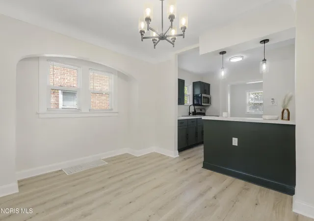 Photo 4 of Single family home for sale at 1039 Wright Ave, Toledo, OH 43609 | MLS# 10011621 | Listing updated on 2026-09-11