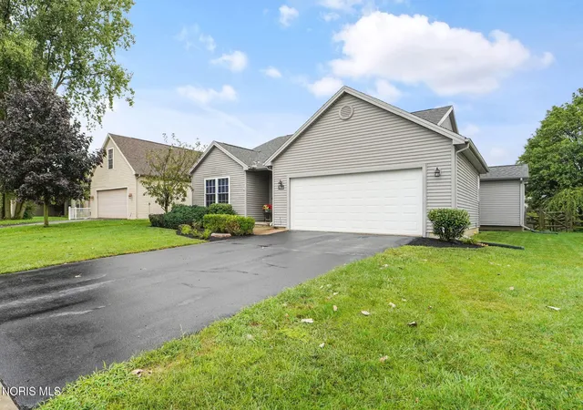 Photo 3 of Single family home for sale at 7018 Twin Lakes Rd, Perrysburg, OH 43551 | MLS# 10011770 | Listing updated on 2026-10-03