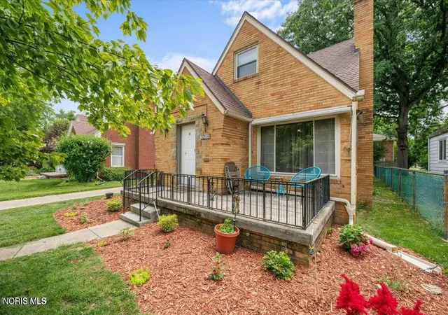 Photo 2 of Single family home for sale at 3208 Aldringham Rd, Toledo, OH 43606 | MLS# 10011652 | Listing updated on 2026-09-10