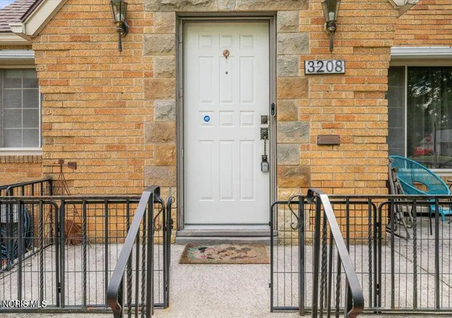 Photo 3 of Single family home for sale at 3208 Aldringham Rd, Toledo, OH 43606 | MLS# 10011652 | Listing updated on 2026-09-10