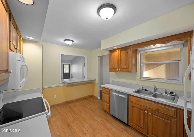 Photo 3 of Condo for sale at 51 Homestead Pl, Maumee, OH 43537 | MLS# 10011600 | Listing updated on 2026-08-17