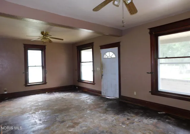 Photo 3 of Sale Pending at 1106 Orchard St, Toledo, OH 43609 | MLS# 10011681 | Listing updated on 2026-08-22