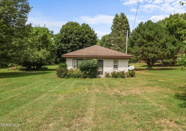 2nd image of 882 Sand Ridge Rd, Bowling Green, OH 43402 | MLS# 10011705