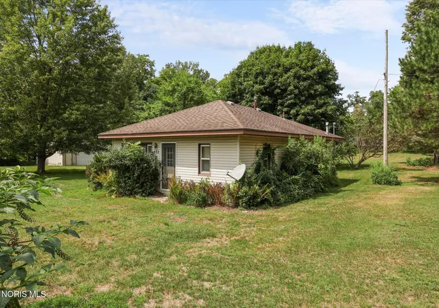 3rd image of 882 Sand Ridge Rd, Bowling Green, OH 43402 | MLS# 10011705