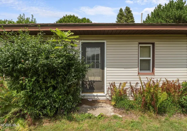 4th image of 882 Sand Ridge Rd, Bowling Green, OH 43402 | MLS# 10011705