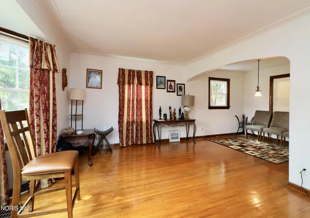 Photo 3 of Single family home for sale at 825 Secor Rd, Toledo, OH 43607 | MLS# 10011785 | Listing updated on 2026-09-04