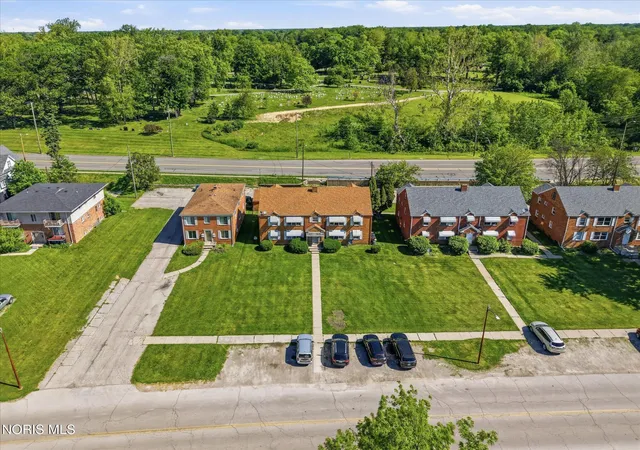 Photo 3 of Sale Pending at 1384 N Cove Blvd, Toledo, OH 43606 | MLS# 10012004 | Listing updated on 2026-09-27