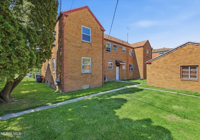 Photo 3 of Sale Pending at 1384 N Cove Blvd, Toledo, OH 43606 | MLS# 10012004 | Listing updated on 2026-09-27