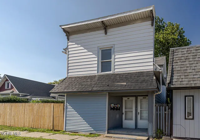2nd image of 654 W Sylvania Ave, Toledo, OH 43612 | MLS# 10011627