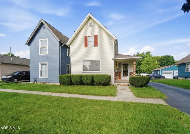 Photo 3 of Single family home for sale at 621 S Wood St, Fostoria, OH 44830 | MLS# 10011992 | Listing updated on 2026-08-21