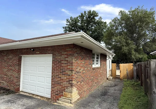 2nd image of 2653 Luverne Ave, Oregon, OH 43616 | MLS# 10011623