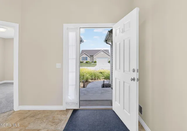 image of 10919 S Lakes Dr, Perrysburg, OH 43551 | MLS# 10011639