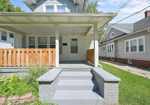 Photo 4 of Sale Pending at 3764 Lockwood Ave, Toledo, OH 43612 | MLS# 10011644 | Listing updated on 2026-09-23