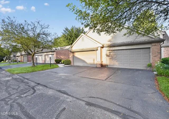 Listing Photo 4 - Condo for sale in building located at 3127 Evergreen Rd, Toledo, OH 43606