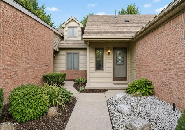 Listing Photo 5 - Condo for sale in building located at 3127 Evergreen Rd, Toledo, OH 43606