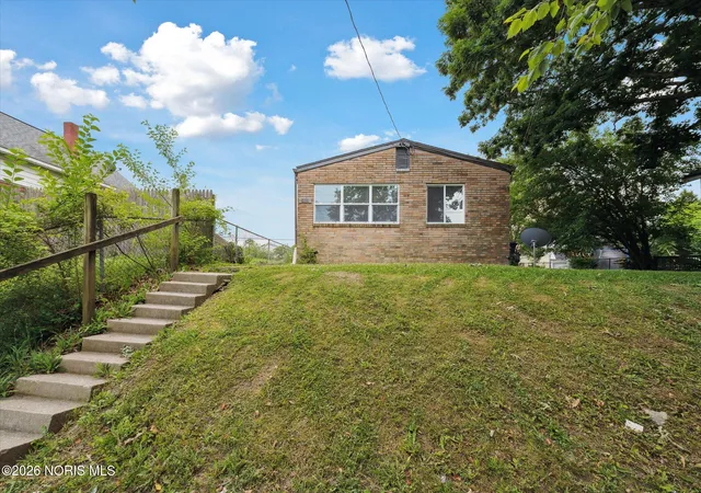 2nd image of 1022 Liberty St, Toledo, OH 43605 | MLS# 10011645