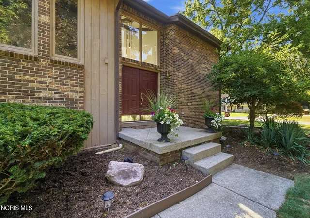 Photo 3 of Single family home for sale at 5426 Woodridge Dr, Toledo, OH 43623 | MLS# 10011866 | Listing updated on 2026-09-24