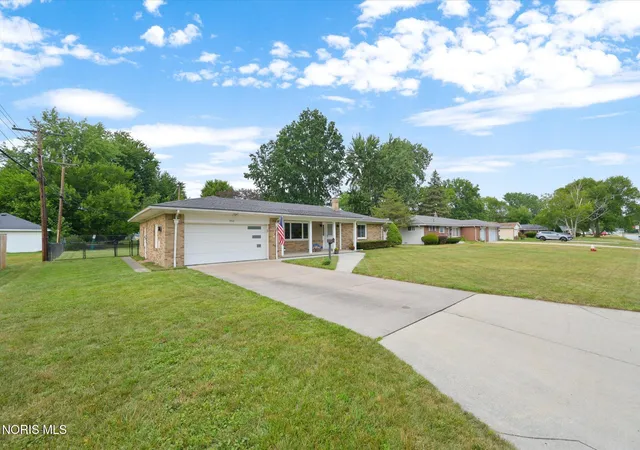 Photo 2 of Sale Pending at 5362 Darlene Dr, Toledo, OH 43615 | MLS# 10011663 | Listing updated on 2026-09-23