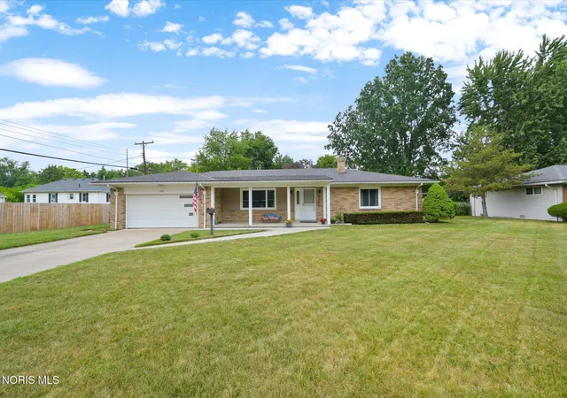 Photo 3 of Sale Pending at 5362 Darlene Dr, Toledo, OH 43615 | MLS# 10011663 | Listing updated on 2026-09-23