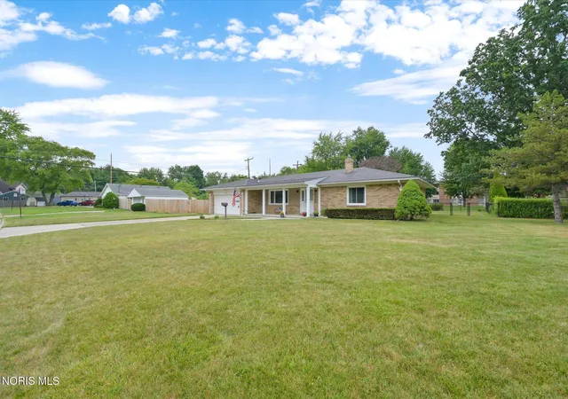 Photo 3 of Sale Pending at 5362 Darlene Dr, Toledo, OH 43615 | MLS# 10011663 | Listing updated on 2026-09-23