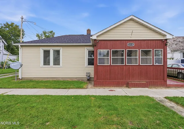 Photo 1 of Single family home for sale at 516 Maple St, Fostoria, OH 44830 | MLS# 10011694 | Listing updated on 2026-08-12