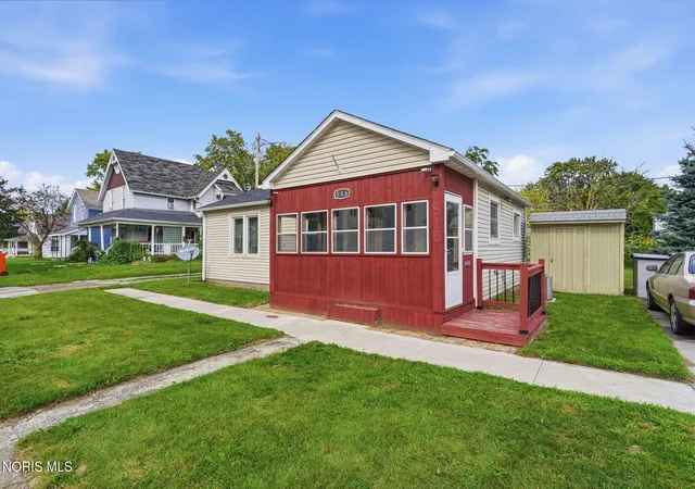 Photo 2 of Single family home for sale at 516 Maple St, Fostoria, OH 44830 | MLS# 10011694 | Listing updated on 2026-08-12