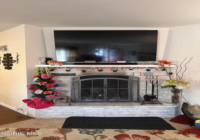 Photo 3 of Single family home for sale at 645 Van Buren St, Fostoria, OH 44830 | MLS# 10011686 | Listing updated on 2026-09-03