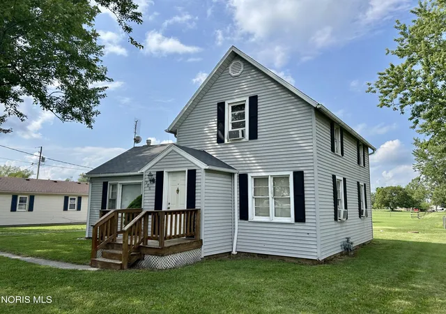 Photo 3 of Single family home for sale at 906 W Wayne St, Paulding, OH 45879 | MLS# 10011692 | Listing updated on 2026-09-21
