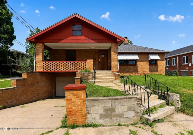 Photo 3 of Single family home for sale at 735 Russell St, Toledo, OH 43608 | MLS# 10011702 | Listing updated on 2026-08-14
