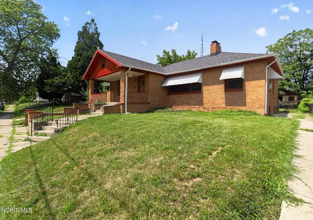 Photo 3 of Single family home for sale at 735 Russell St, Toledo, OH 43608 | MLS# 10011702 | Listing updated on 2026-10-06