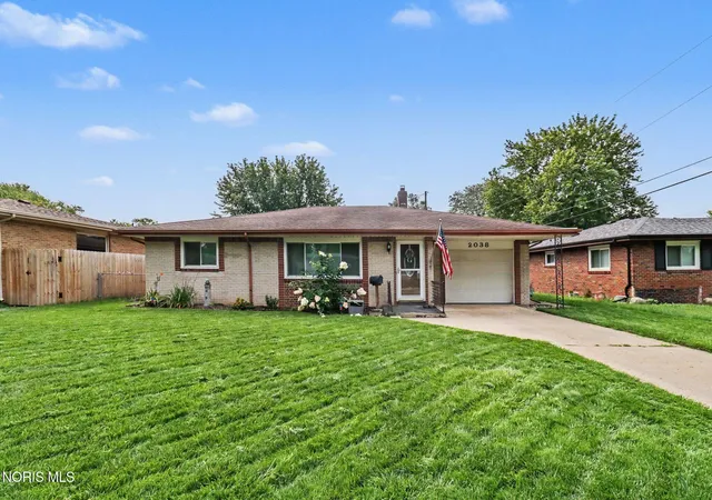 2nd image of 2038 Greenwich Ln, Toledo, OH 43611 | MLS# 10011719