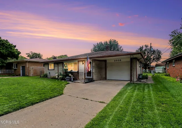 Photo 3 of Single family home for sale at 2038 Greenwich Ln, Toledo, OH 43611 | MLS# 10011719 | Listing updated on 2026-10-05