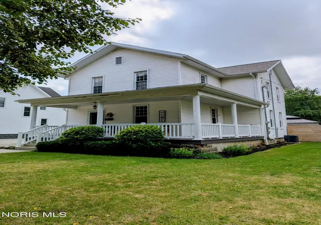 Single family home for sale at 415 Vine St, Archbold, OH 43502 | MLS# 10011798