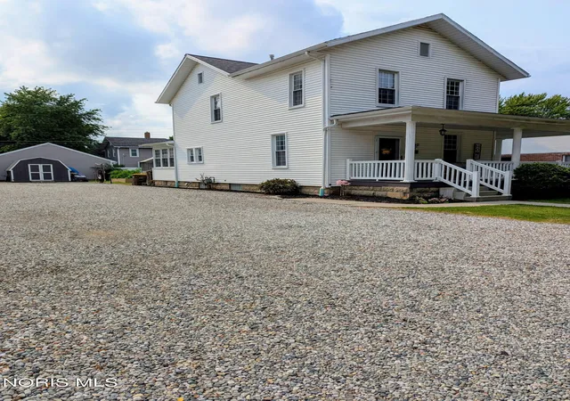 Photo 3 of Single family home for sale at 415 Vine St, Archbold, OH 43502 | MLS# 10011798 | Listing updated on 2026-09-18
