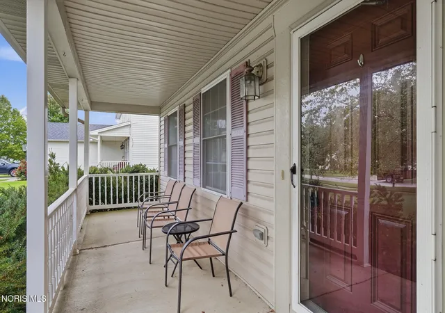 Photo 3 of Single family home for sale at 1121 Sandpiper Ln, Bowling Green, OH 43402 | MLS# 10011728 | Listing updated on 2026-09-04