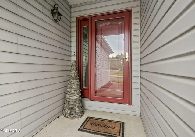 Photo 4 of Sale Pending at 700 Hunters Crk Dr, Findlay, OH 45840 | MLS# 10011784 | Listing updated on 2026-09-02