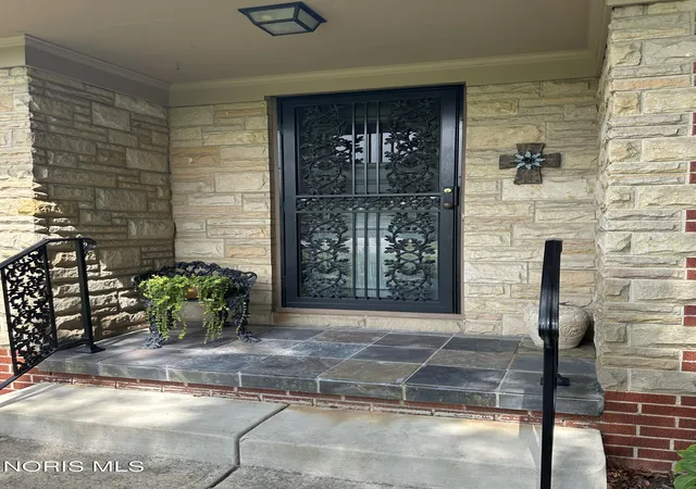 Photo 2 of Sale Pending at 125 Lincoln Rd, Tiffin, OH 44883 | MLS# 10011731 | Listing updated on 2026-09-14