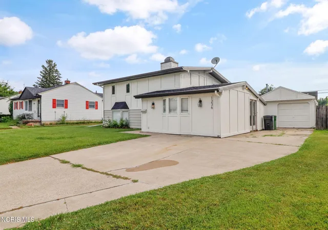 Photo 2 of Single family home for sale at 1236 Richland St, Maumee, OH 43537 | MLS# 10011734 | Listing updated on 2026-09-30