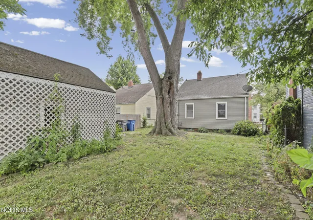 Photo 16 of Sale Pending at 2424 Beaufort Ave, Toledo, OH 43613 | MLS# 10011768 | Listing updated on 2026-09-11