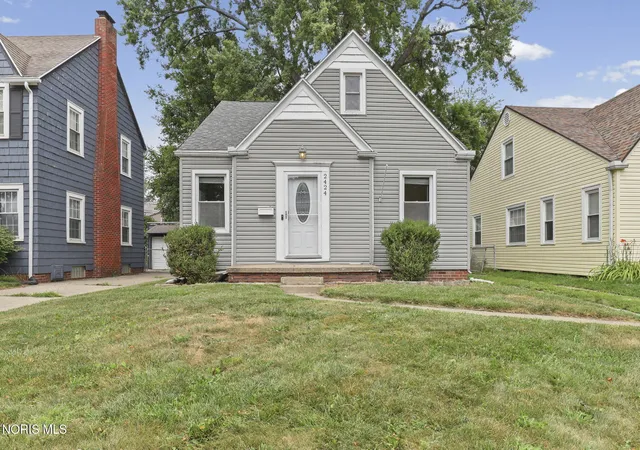 Photo 1 of Sale Pending at 2424 Beaufort Ave, Toledo, OH 43613 | MLS# 10011768 | Listing updated on 2026-09-11