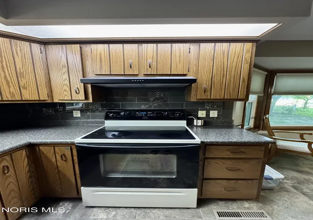 Photo 4 of Single family home for sale at 113 Scott Dr, Bryan, OH 43506 | MLS# 10011758 | Listing updated on 2026-09-04