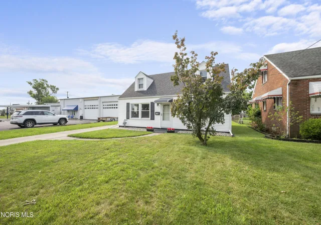 Photo 3 of Single family home for sale at 2748 106th Street, Toledo, OH 43611 | MLS# 10011787 | Listing updated on 2026-09-09